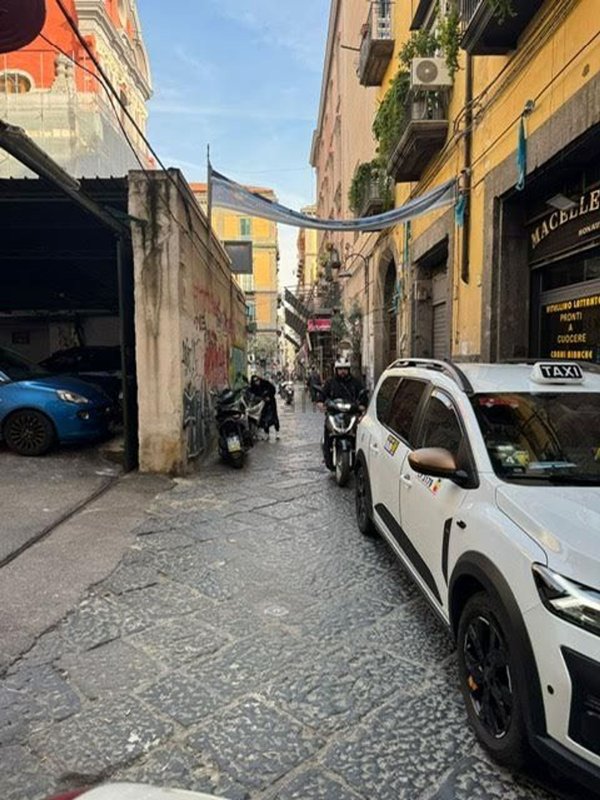 locale commerciale in affitto a Napoli in zona San Lorenzo