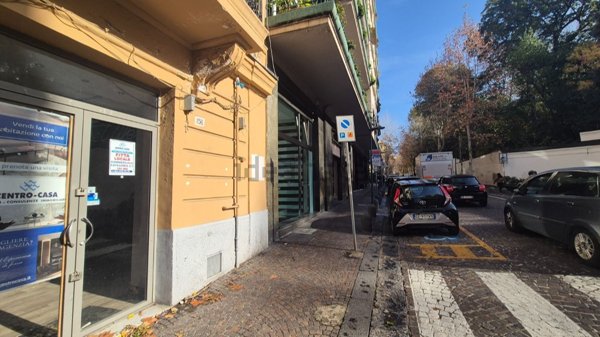 locale commerciale in affitto a Napoli in zona Vomero