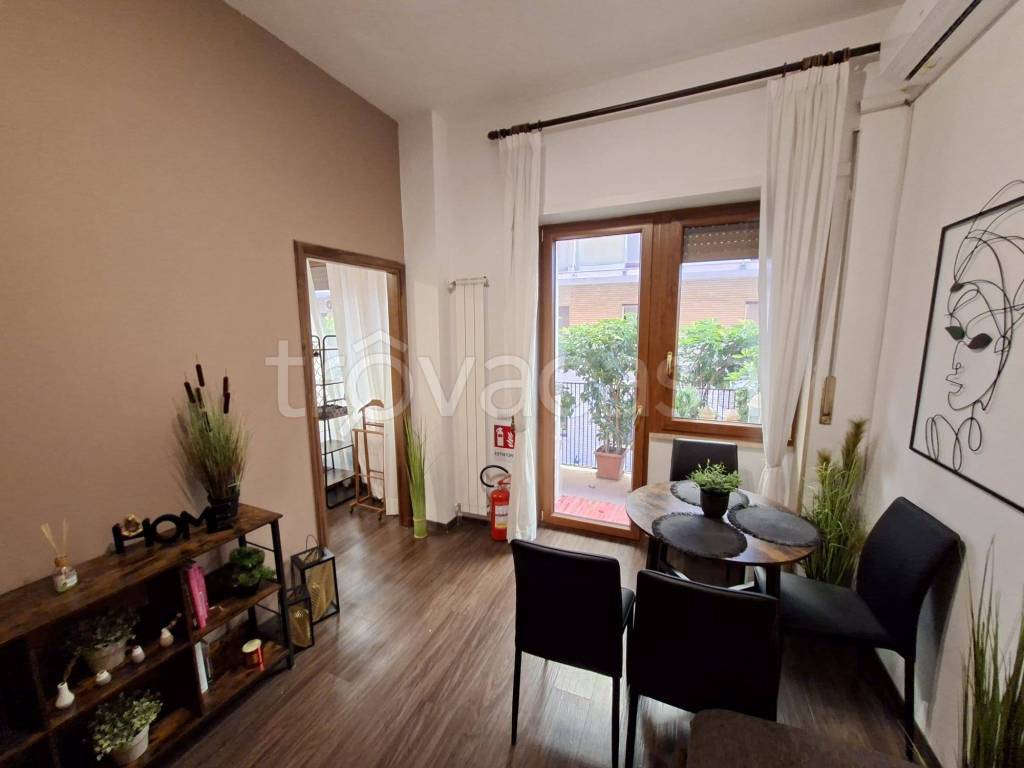 appartamento in affitto a Napoli in zona Chiaia