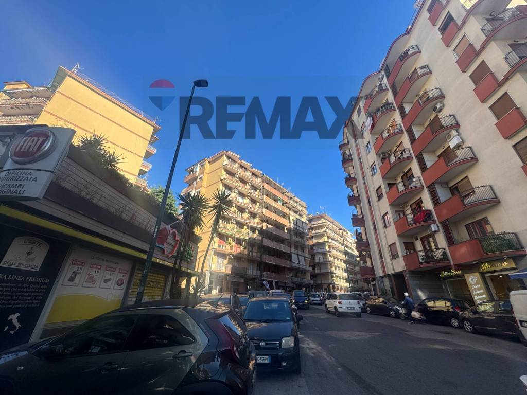 negozio in affitto a Napoli in zona Vomero
