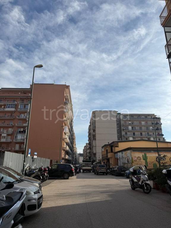 negozio in affitto a Napoli in zona Pianura