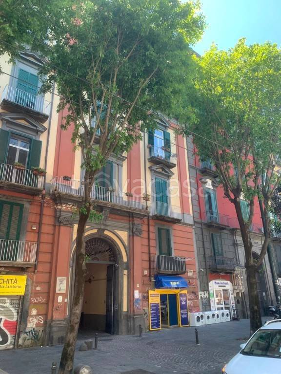 locale di sgombero in affitto a Napoli