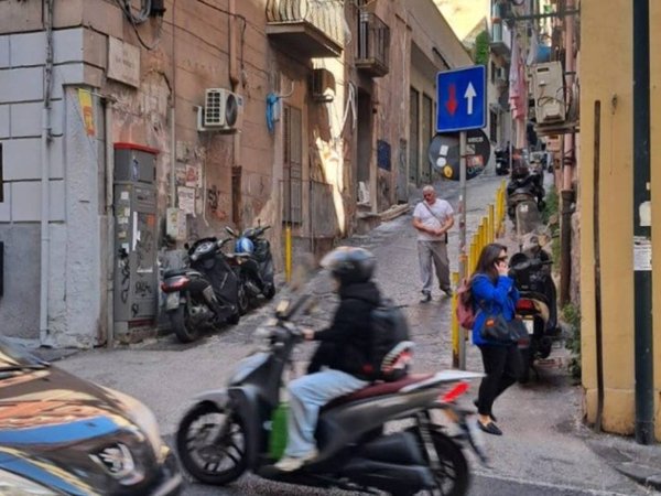 locale commerciale in affitto a Napoli in zona Avvocata
