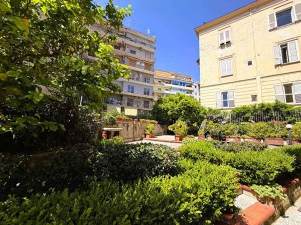 appartamento in affitto a Napoli in zona Chiaia