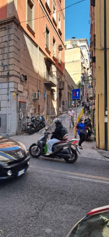 locale di sgombero in affitto a Napoli