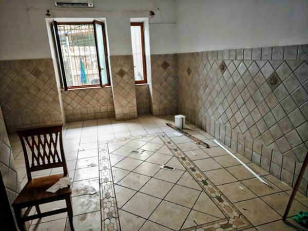 negozio in affitto a Napoli in zona Secondigliano