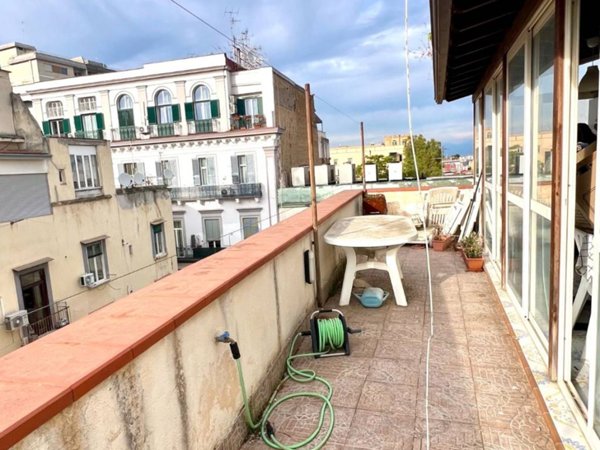 appartamento in affitto a Napoli in zona Chiaia