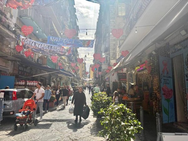 negozio in affitto a Napoli