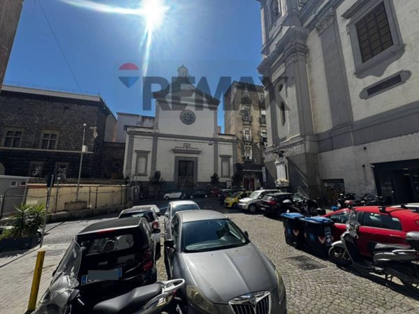 negozio in affitto a Napoli in zona Pendino / San Giuseppe