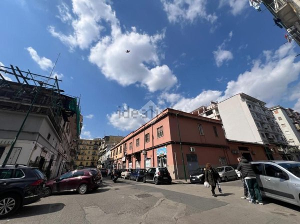 locale commerciale in affitto a Napoli in zona Vicaria