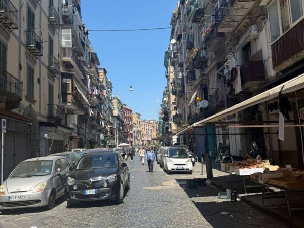locale commerciale in affitto a Napoli in zona Pendino / San Giuseppe