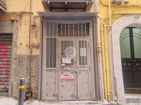 locale di sgombero in affitto a Napoli