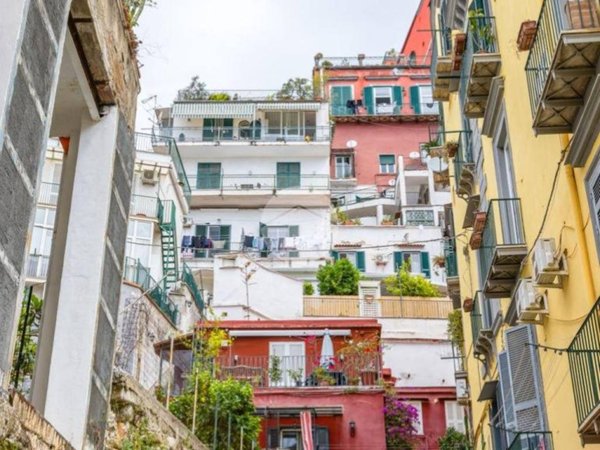 appartamento in affitto a Napoli in zona Chiaia