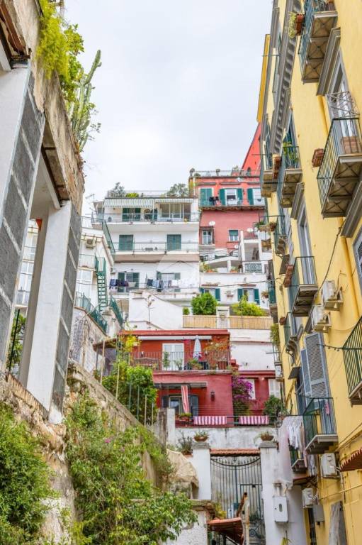 appartamento in affitto a Napoli in zona Chiaia