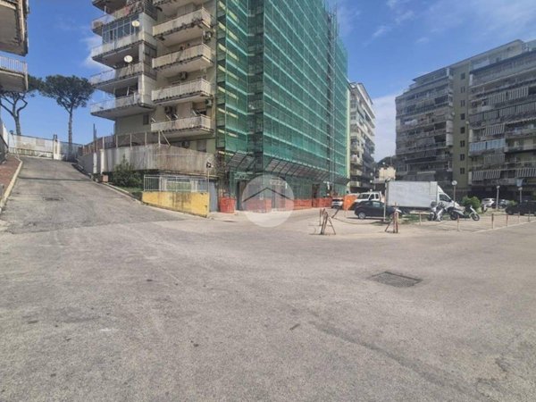 negozio in affitto a Napoli in zona Scampia