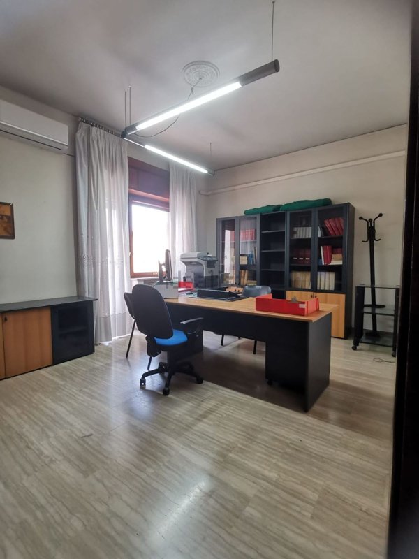ufficio in affitto a Napoli in zona San Lorenzo
