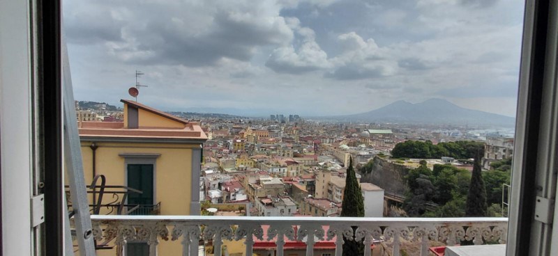 appartamento in affitto a Napoli in zona Chiaia