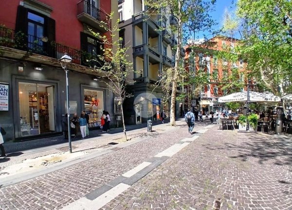 negozio in affitto a Napoli in zona Vomero