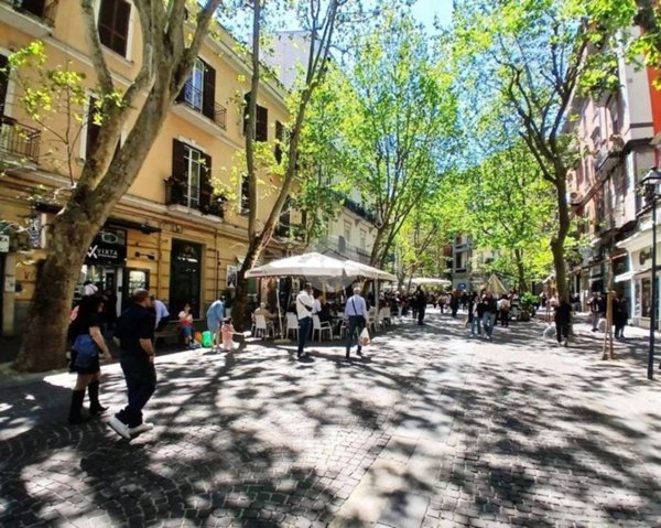 negozio in affitto a Napoli in zona Vomero