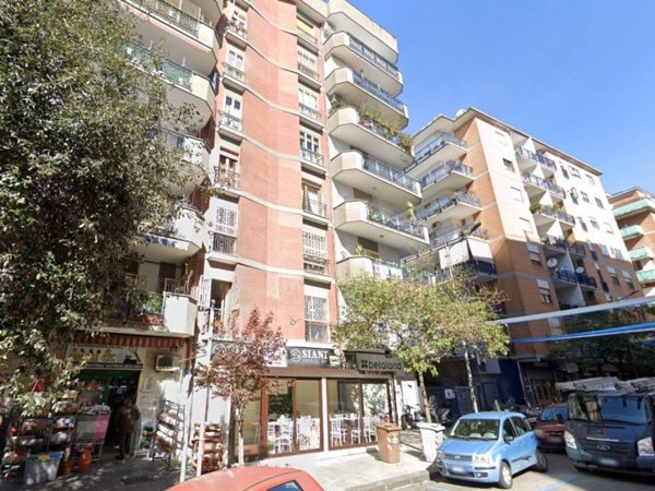 negozio in affitto a Napoli in zona Camaldoli