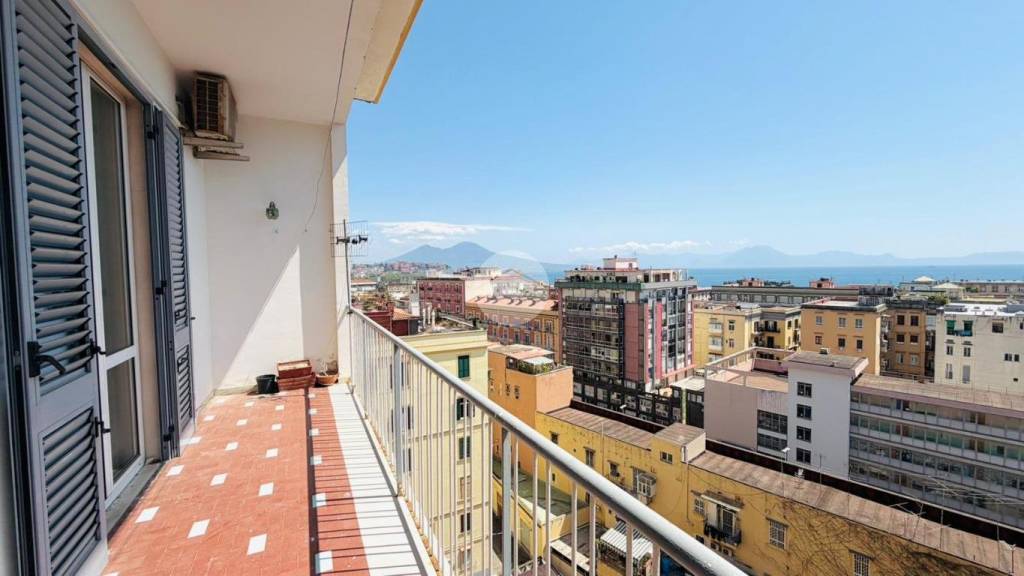 appartamento in affitto a Napoli in zona Chiaia