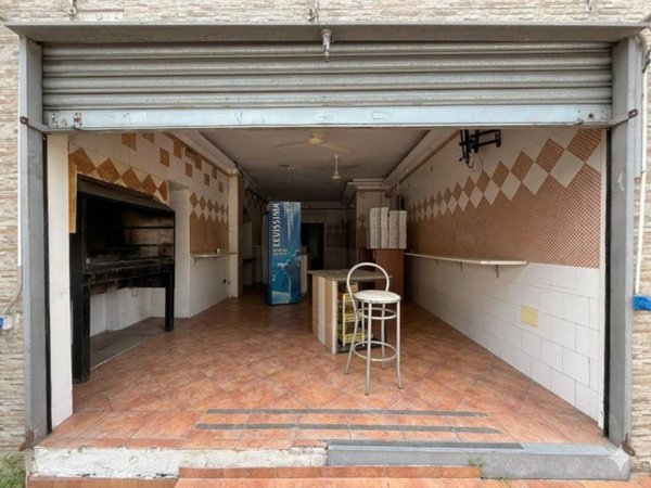 negozio in affitto a Napoli in zona Soccavo