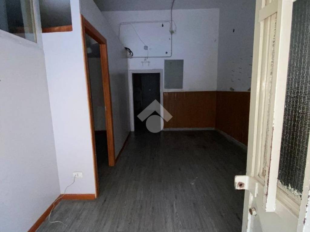 locale commerciale in affitto a Napoli in zona Scampia