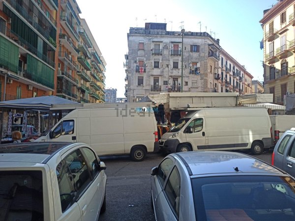 locale commerciale in affitto a Napoli in zona San Carlo all'Arena