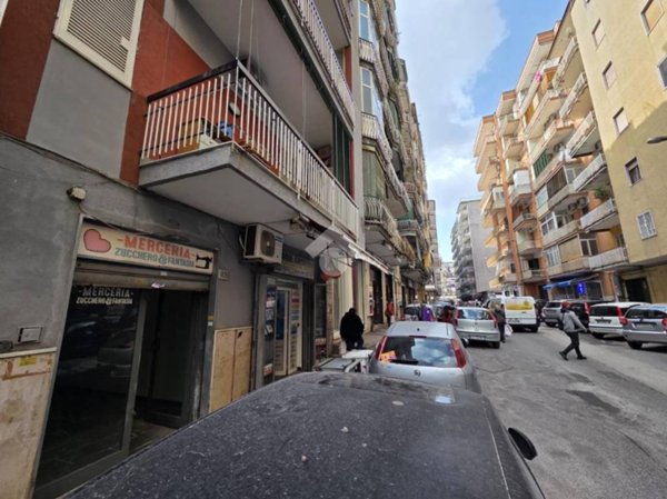 negozio in affitto a Napoli in zona Pianura