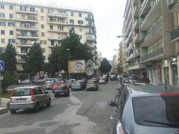 negozio in affitto a Napoli in zona Fuorigrotta