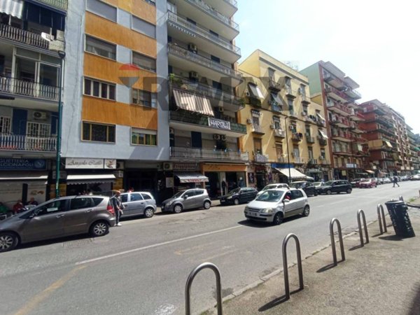 locale commerciale in affitto a Napoli in zona Fuorigrotta