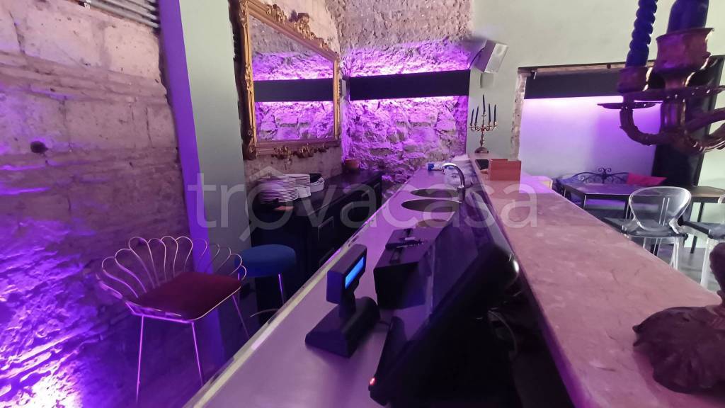 negozio in affitto a Napoli in zona Chiaia