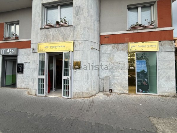 locale commerciale in affitto a Napoli in zona Chiaia