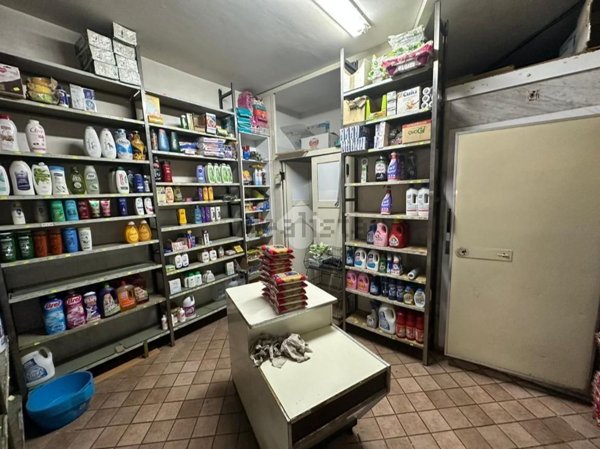 locale commerciale in affitto a Napoli in zona Secondigliano