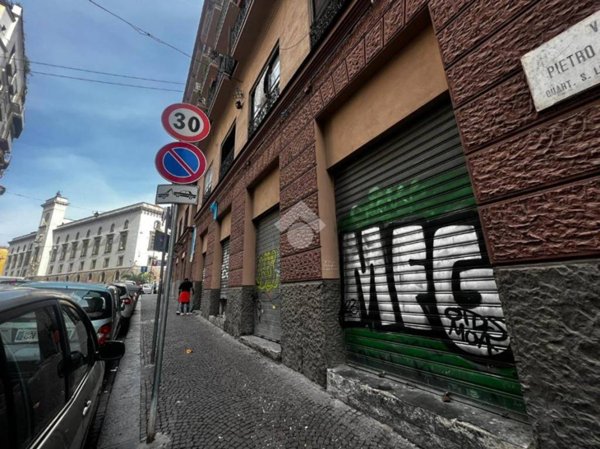 negozio in affitto a Napoli in zona Arenella