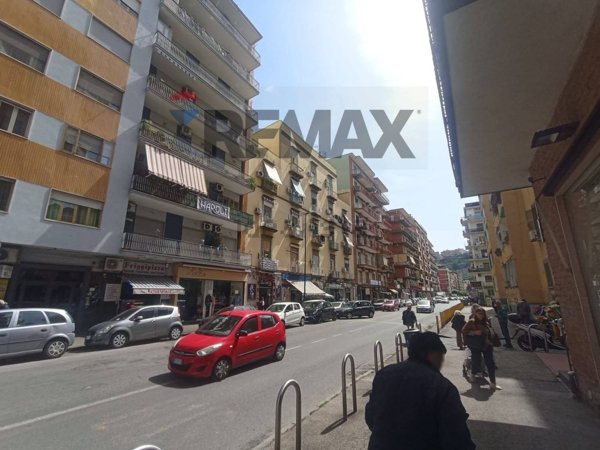 locale commerciale in affitto a Napoli in zona Fuorigrotta