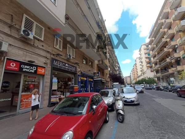 locale commerciale in affitto a Napoli in zona Vomero