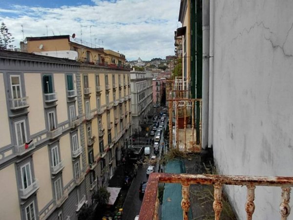 negozio in affitto a Napoli in zona San Lorenzo