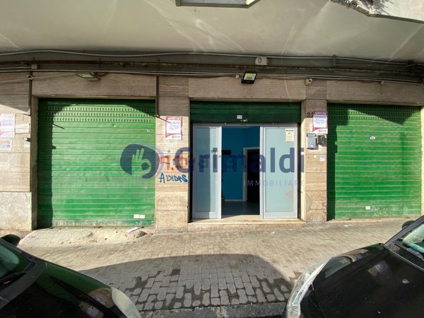 locale commerciale in affitto a Napoli in zona Vicaria