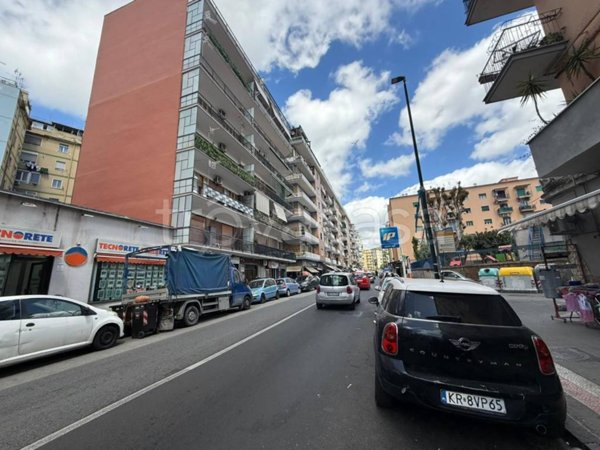 negozio in affitto a Napoli in zona Fuorigrotta
