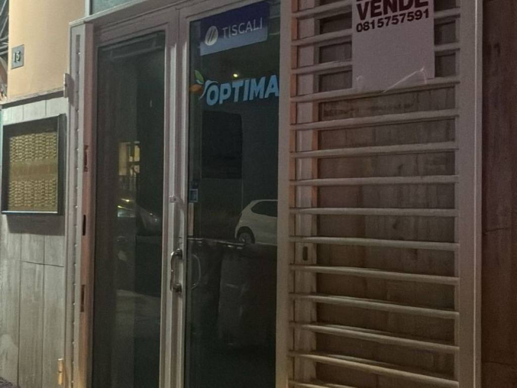 negozio in affitto a Napoli in zona Vomero