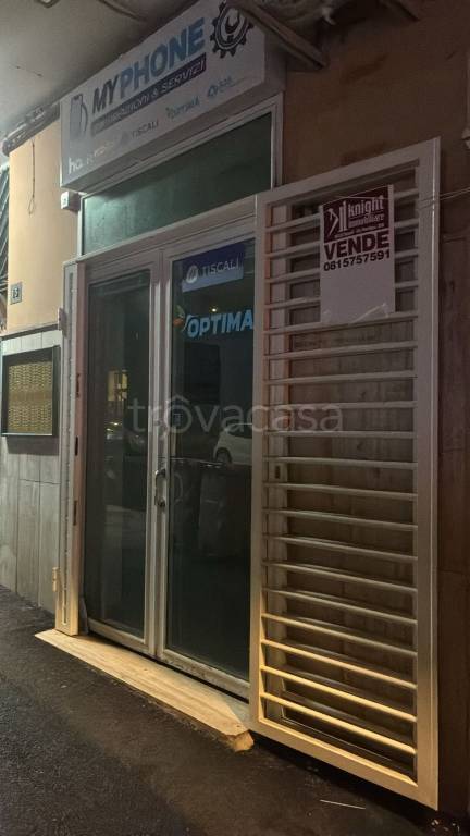 negozio in affitto a Napoli in zona Vomero