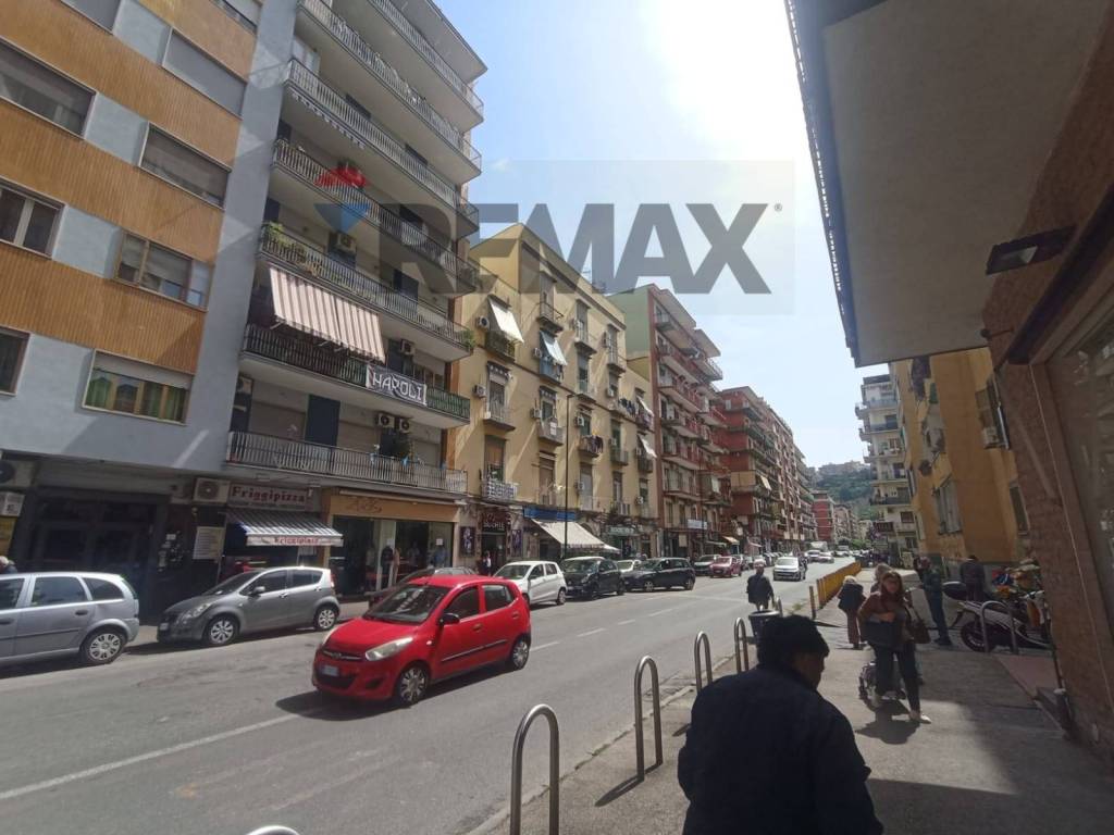 negozio in affitto a Napoli in zona Fuorigrotta