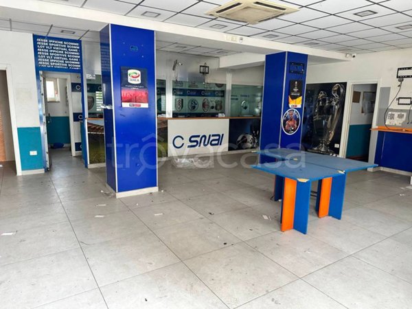 negozio in affitto a Napoli in zona Piscinola