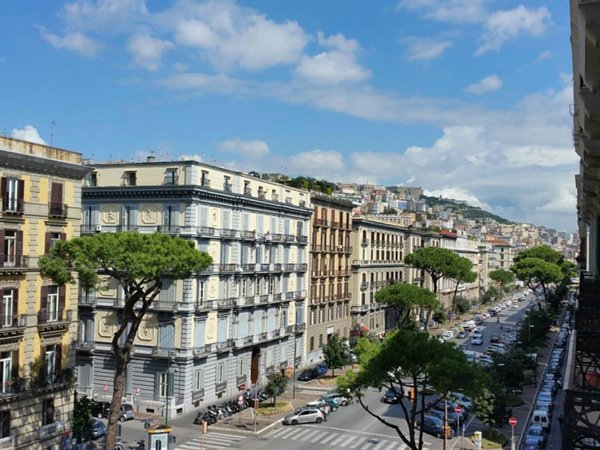 appartamento in affitto a Napoli in zona Chiaia