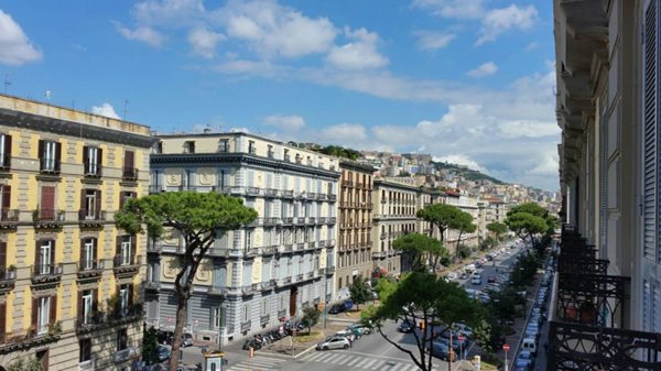 appartamento in affitto a Napoli in zona Chiaia