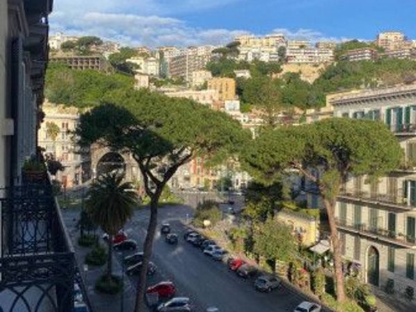 appartamento in affitto a Napoli in zona Chiaia
