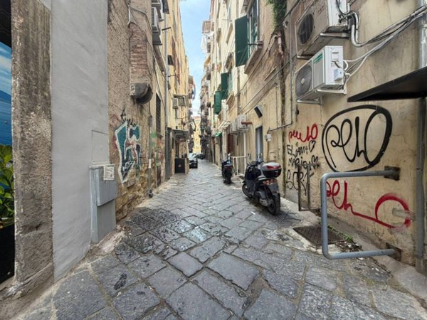 negozio in affitto a Napoli