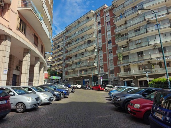 negozio in affitto a Napoli in zona Vomero