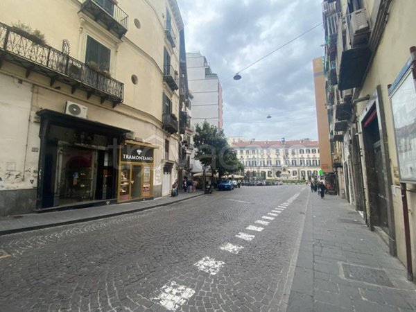 negozio in affitto a Napoli in zona Chiaia